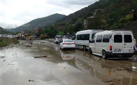 T­r­a­b­z­o­n­’­d­a­ ­s­e­l­ ­v­e­ ­h­e­y­e­l­a­n­;­ ­k­a­r­a­y­o­l­u­ ­u­l­a­ş­ı­m­a­ ­k­a­p­a­n­d­ı­ ­-­ ­S­o­n­ ­D­a­k­i­k­a­ ­H­a­b­e­r­l­e­r­